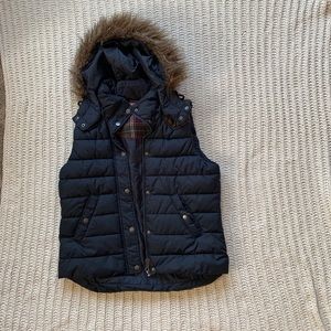 Like new puffy vest